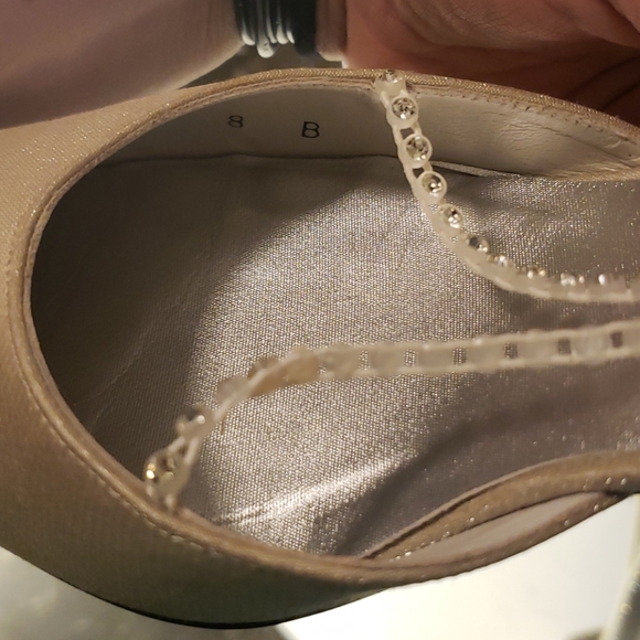Stuart Weiztman Beige Shimmer Heel Size 8 - Picture 7 of 8